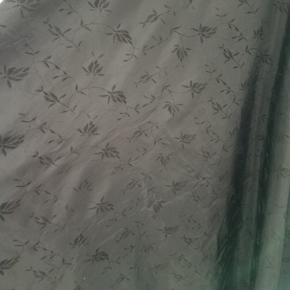 Farinae collections black full skirt floral design - Picture 7 of 8